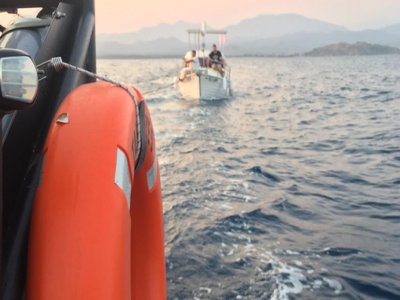 Fethiye’de sürüklenen teknedeki 5 kişi kurtarıldı