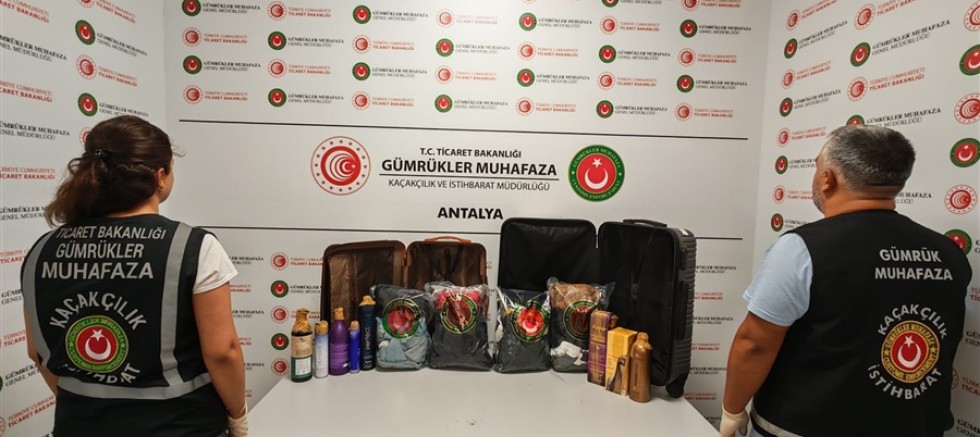 Antalya Havalimanı’nda 18,9 Kilo Metamfetamin Ele Geçirildi