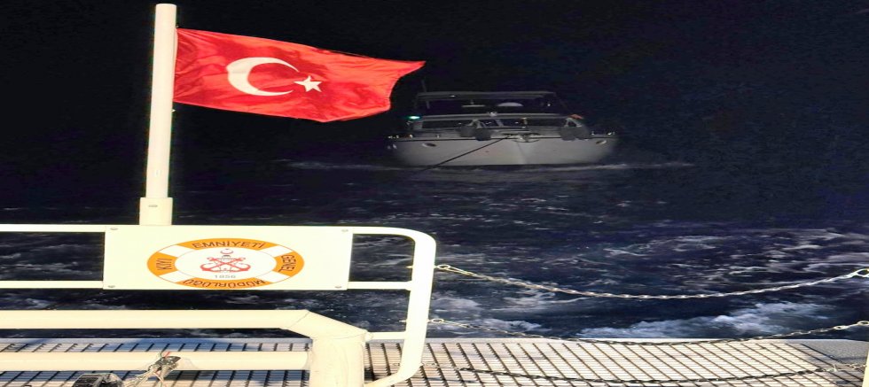 MARMARİS AÇIKLARINDA SÜRÜKLENEN TEKNE KURTARILDI