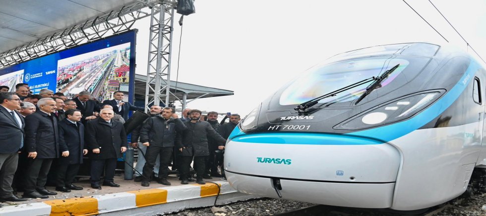 TÜRKİYE’NİN İLK HIZLI TRENİNDEN YENİ HIZ REKORU