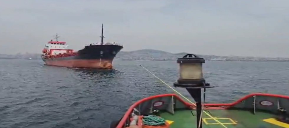 Tuzla Demir Sahası’nda Arızalanan Yük Gemisi Güvenle Demirletildi