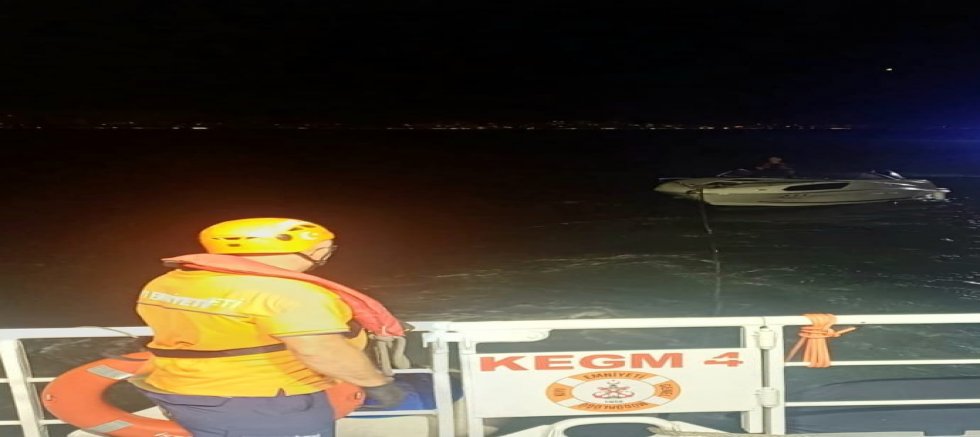 Zeytinburnu Açıklarında Sürüklenen Tekne Kurtarıldı