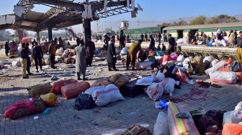Pakistan’da Tren İstasyonu Yakınında Bombalı Saldırı: 23 Ölü