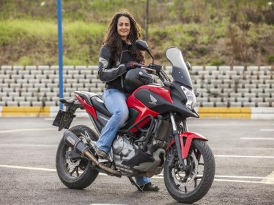 1 KADIN, 1 MOTOSİKLET ve DÜNYA TURU `SAFARİ`