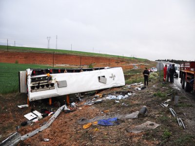 1 Mayıs`ı Kutlamaya Giden İşçiler Kaza Geçirdi: 38 Yaralı