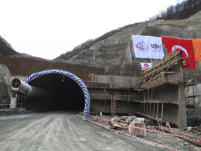 7 Kilometrelik Samanlı Tüneli`nde Işık Göründü