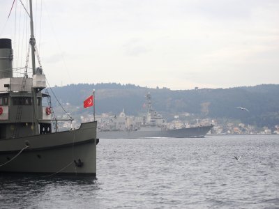 ABD`nin Füze Gemisi Çanakkale Boğazı`ndan Geçti