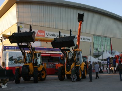 Adana İnşaat Fuarı açıldı
