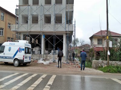Alçı ustası, ilk iş gününde inşaattan düşerek öldü