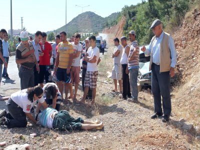 Altı takla atan arabada can verdi