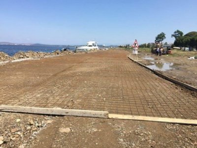 ALTINOVA MAHALLESİ SAHİL DÜZENLEMELERİ HIZLA DEVAM EDİYOR