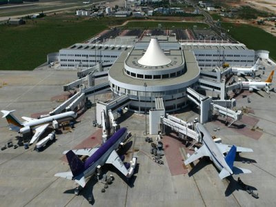 Antalya Havalimanı, Bir Günde 175 Bin Yolcuyla Rekor Kırdı