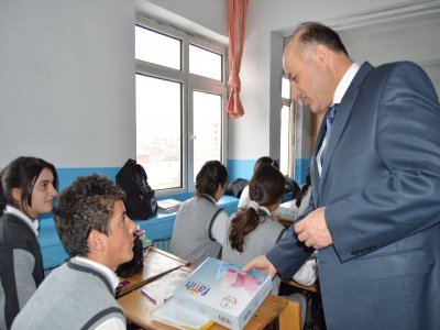 Ardahan'da 101 minik öğrenci tabletlerine kavuştu