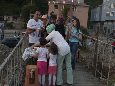 Asma köprüye iftar yemeği ile veda ettiler