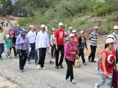 Atatürk ve 19 Mayıs için doğaya yürüdüler