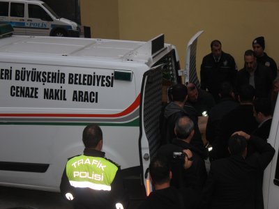 Baba, eşi ve 3 çocuğunu öldürdü, ardından canına kıydı