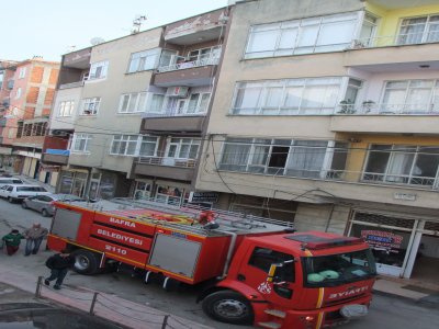 Bacadan çıkan yangın apartman sakinlerini korkuttu