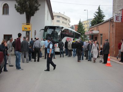 Bafra’da tur otobüsü trafiği tıkadı