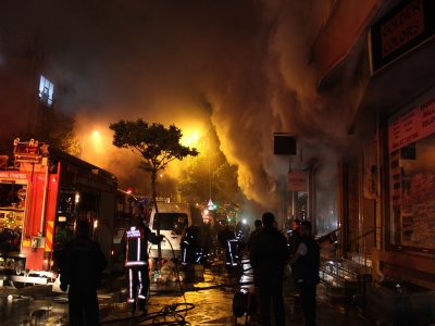 Bağcılar'da işyeri yangını