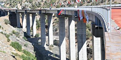 BAKAN KARAİSMAİLOĞLU,  “BİTLİS ÇAYI VİYADÜĞÜ” KAYNAK TÖRENİNE KATILDI