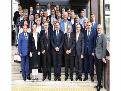 BAKAN MEHMET ÖZHASEKİ`DEN İZMİR`E MÜJDE
