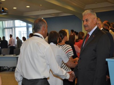 Bakan YIldırım DHMi Çalışanları İle Bayramlaştı