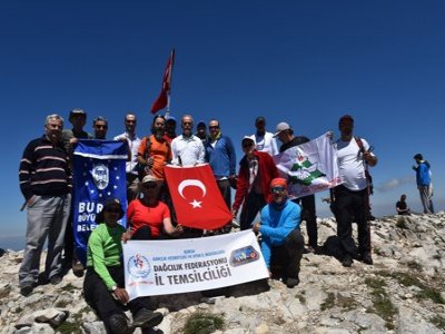 BAŞKAN ALTEPE, DAĞCILARLA ULUDAĞ’I ARŞINLADI
