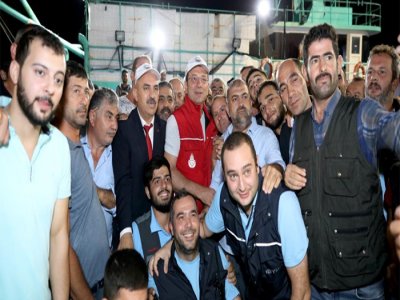 BAŞKAN İMAMOĞLU’NDAN, “VİRA BİSMİLLAH” DİYEN BALIKÇILARA GECE ZİYARETİ