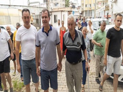 BAŞKAN SEÇER BİR GÜNÜNÜ MERSİN SAHİLLERİNDE GEÇİRDİ
