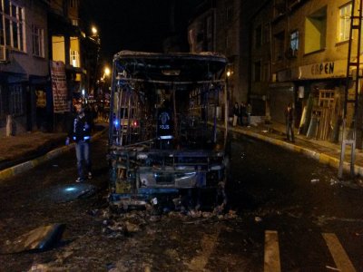 Belediye otobüsüne molotoflu saldırı