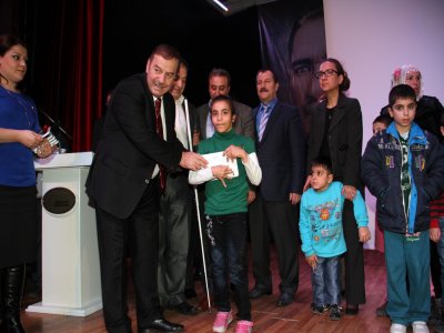 Belediyeden engellilere tablet hediyesi