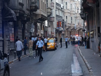 Beyoğlu’nda silahlı kavga: 1 yaralı