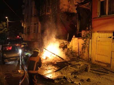 Beyoğlu’nda tarihi binada çıkan yangın korkuttu