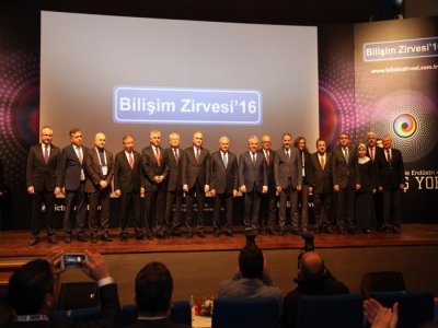 BİLİŞİM ZİRVESİ, GELECEĞİ ŞEKİLLENDİRMEK İÇİN BİR ARAYA GELDİ