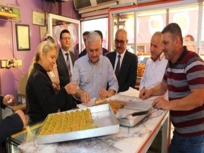 Binali Yıldırım, Ev Ziyaretinde Hdp`ye Oy Verenlerle Konuştu Açıklaması