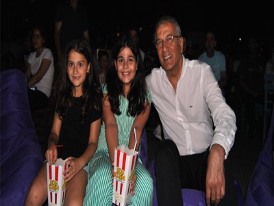 BİR MEZİTLİ KLASİĞİ, YAZLIK SİNEMA