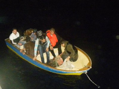Bodrum'da motor arızası yapan botta yedi kaçak göçmen yakalandı