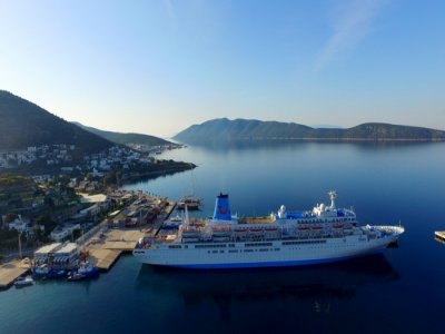 BODRUM`DA YILIN İLK KRUVAZİYER GEMİSİ GELDİ