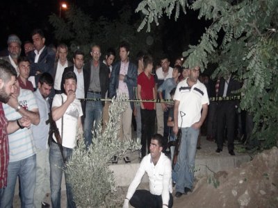Cizre’de yeni kazılan mezarda battaniyeye sarılı ceset çıktı