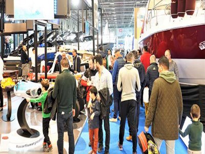 CNR AVRASYA BOAT SHOW`DA ZİYARETÇİ AKINI YAŞINDI