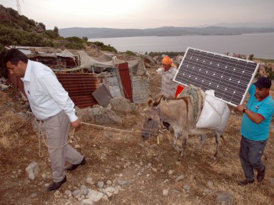 Çobanlara eşek sırtında güneş enerjisi BBC'ye haber oldu