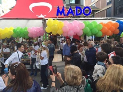 ÇOCUKLAR 23 NİSAN`I MADO DONDURMA KONVOYU İLE KUTLADI