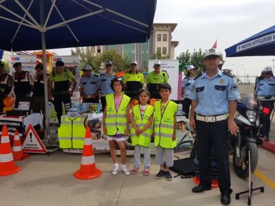 ÇOCUKLAR TRAFİK KURALLARINI ÖĞRENİYOR