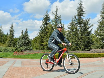 Cumhurbaşkanı Gül, Çankaya Köşkü’nde ilk kez pedal çevirdi