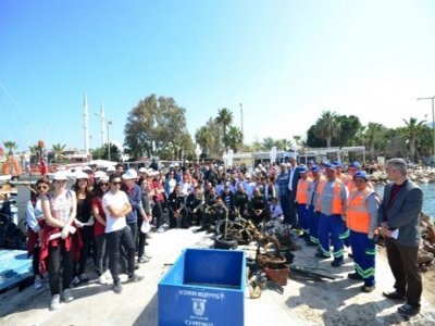 DALGIÇLAR BU HAFTA TURGUTREİS GÜNBATIMI PLAJI`NI TEMİZLEDİ