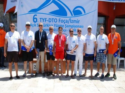 DENİZCİLİK BAYRAMI`NDA İZMİR PROTOKOLÜ FOÇA`DA KULAÇ ATTI