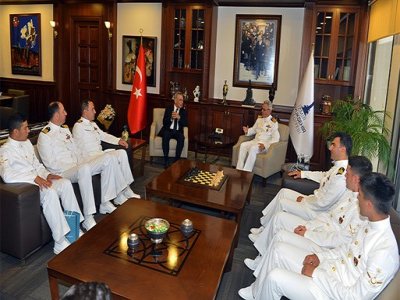 DENİZCİLİK ÖĞRENCİLERİNDEN BAŞKAN KOCAOĞLU`NA ZİYARET