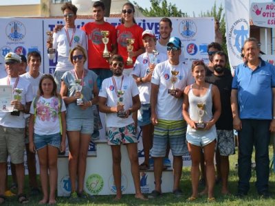 DİKİLİ’DE WİNDSURF HEYECANI