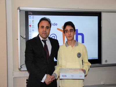 Diyarbakır'da 170 öğrenciye tablet dağıtıldı