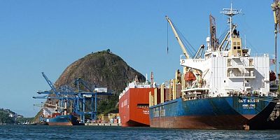 Dört Kaçak Yolcu , Geminin Dümeninde Bulundu!